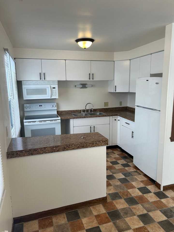 1024 Hunt Ave - Photo 2 of 9