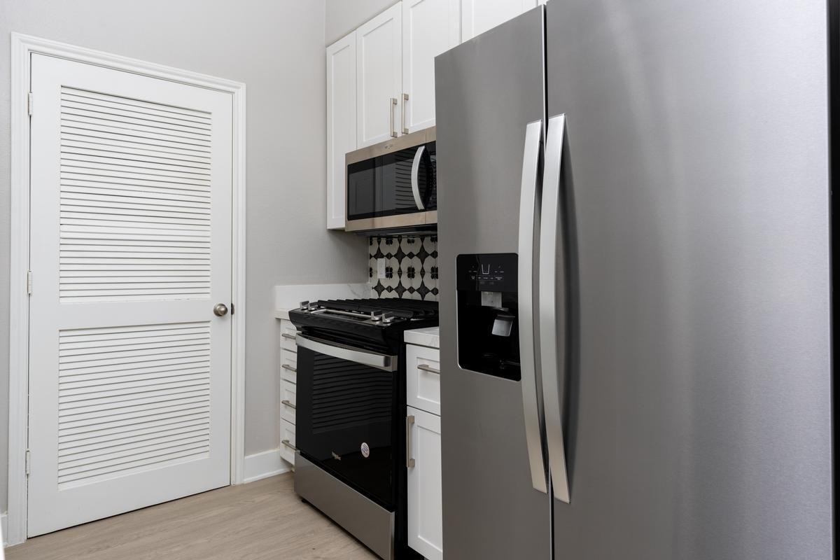 7225 Crescent Park W - Photo 5 of 21