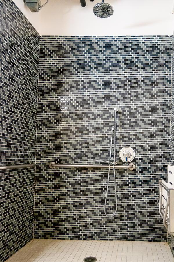 915 Mateo St - Photo 3 of 22