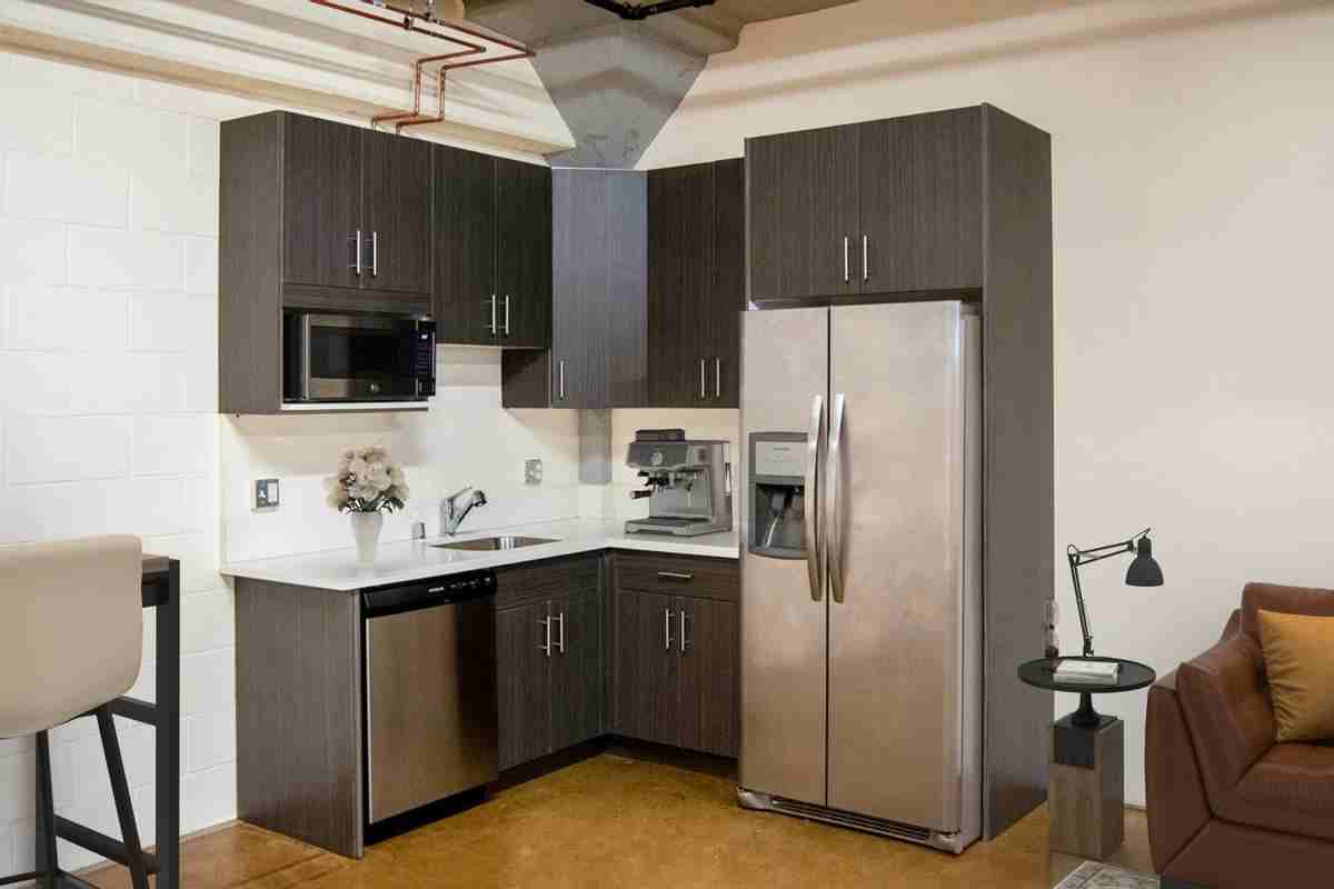 915 Mateo St - Photo 2 of 22