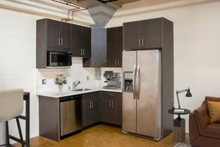 915 Mateo St - Photo 1 of 1