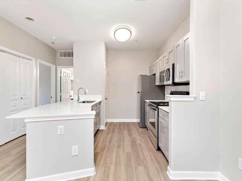 33 Lynn Batts Ln - Photo 3 of 50