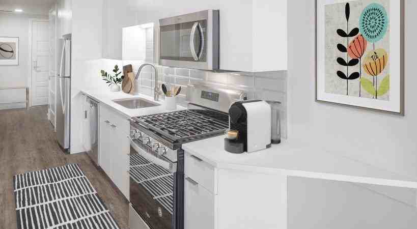 140 Sw Columbia St - Photo 2 of 50