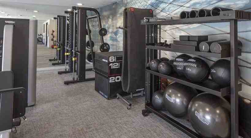 140 Sw Columbia St - Photo 5 of 50