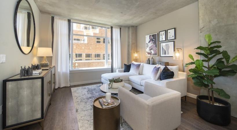 140 Sw Columbia St - Photo 6 of 50