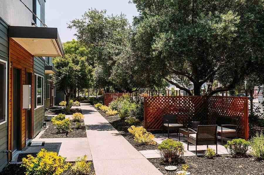 522 1/2 W K St - Photo 6 of 40