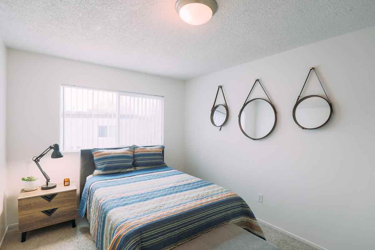 522 1/2 W K St - Photo 6 of 10