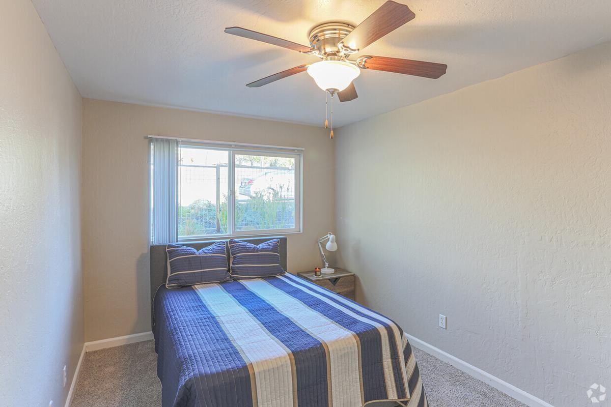 522 1/2 W K St - Photo 3 of 40