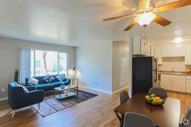 522 1/2 W K St - Photo 3 of 40