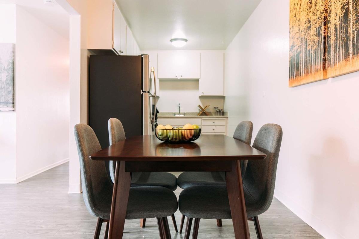 522 1/2 W K St - Photo 4 of 40