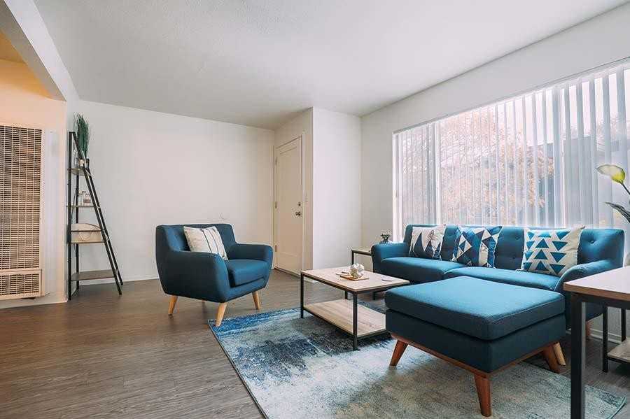 522 1/2 W K St - Photo 5 of 16