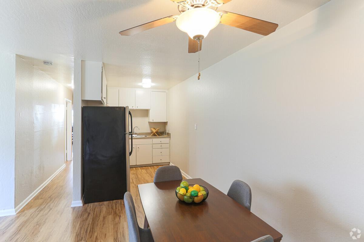 522 1/2 W K St - Photo 6 of 16