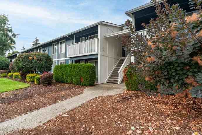 2325 S 96th St - Photo 5 of 45