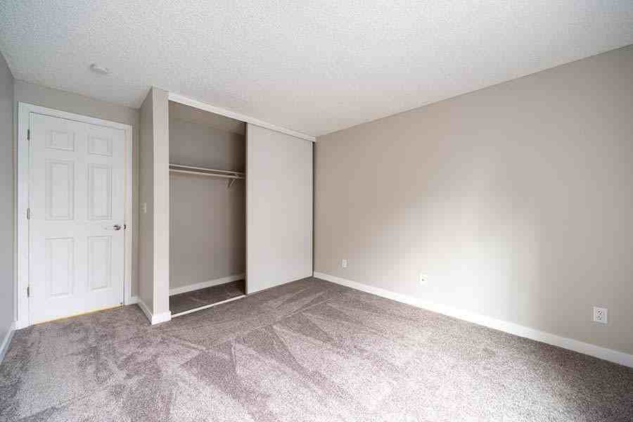 2325 S 96th St - Photo 6 of 45