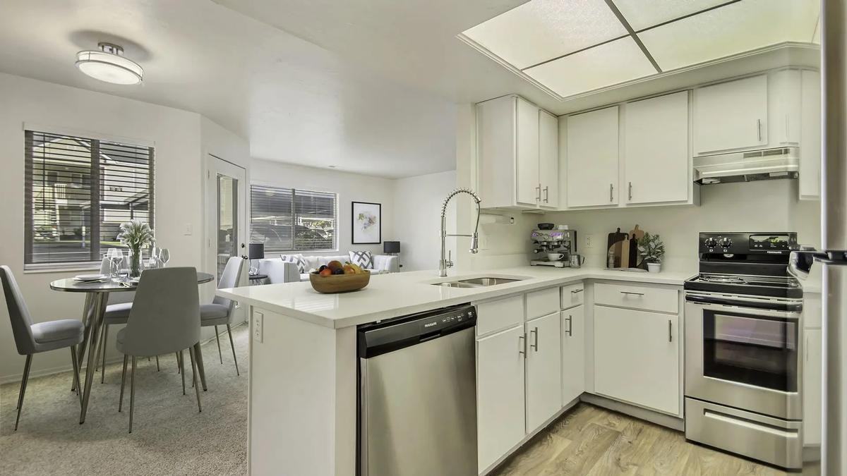 8804 S State St - Photo 4 of 15