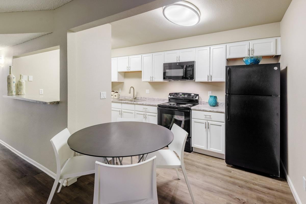 932 S Helena Way - Photo 7 of 23