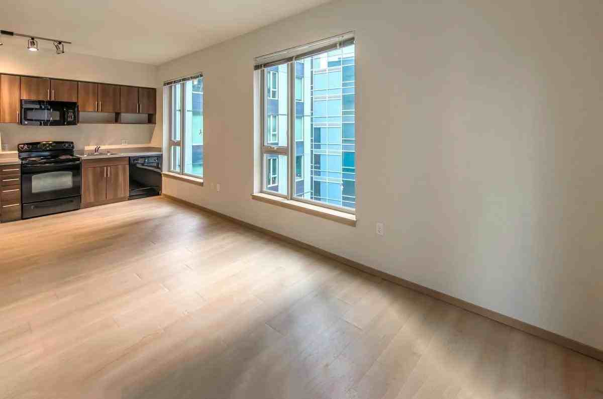 975 John St - Photo 6 of 26