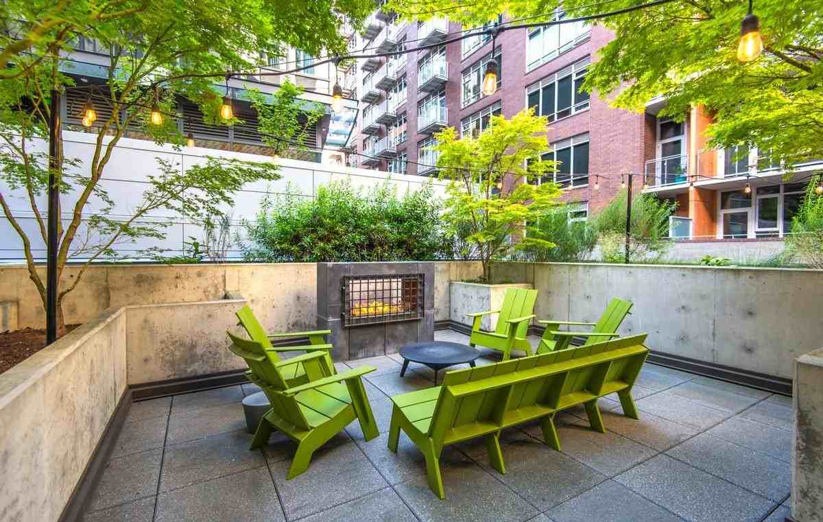 975 John St - Photo 4 of 26