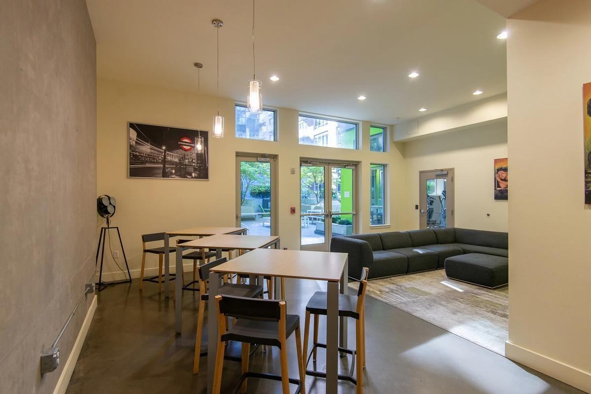 975 John St - Photo 4 of 26