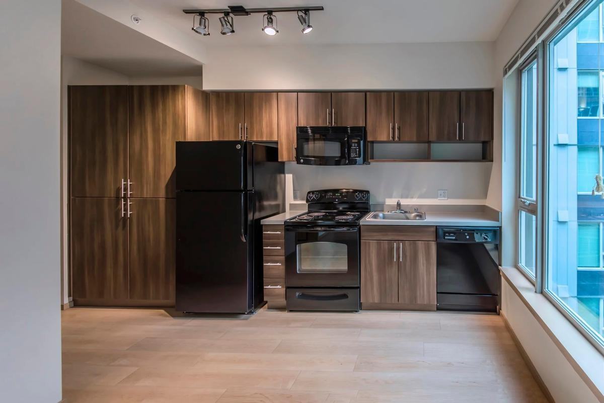 975 John St - Photo 6 of 26