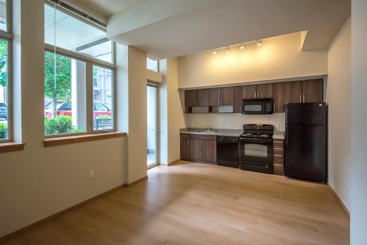 975 John St - Photo 5 of 26