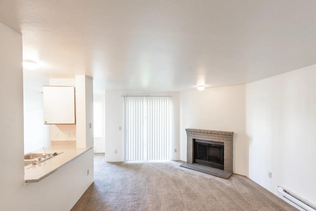 345 Pacific Ave N - Photo 4 of 19