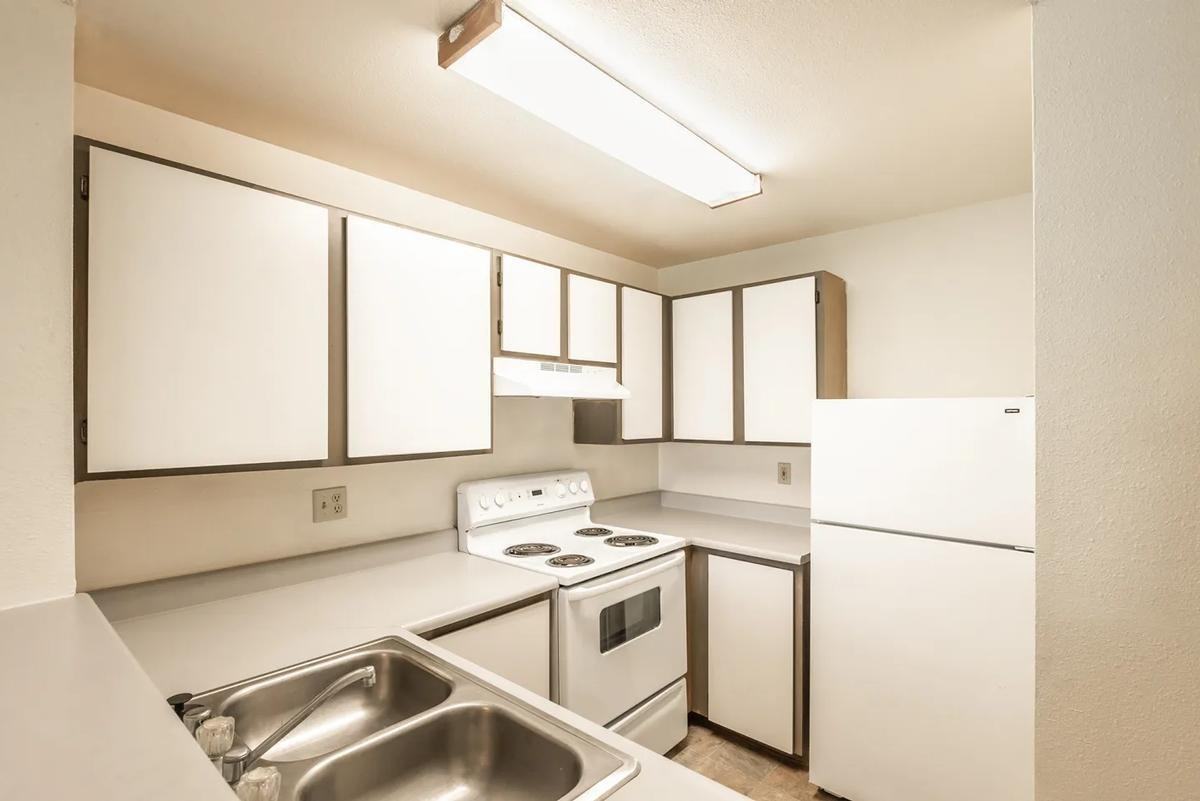 345 Pacific Ave N - Photo 4 of 19