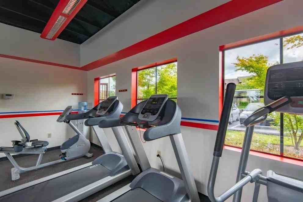 7101 Lindsay Ave Se - Photo 6 of 36