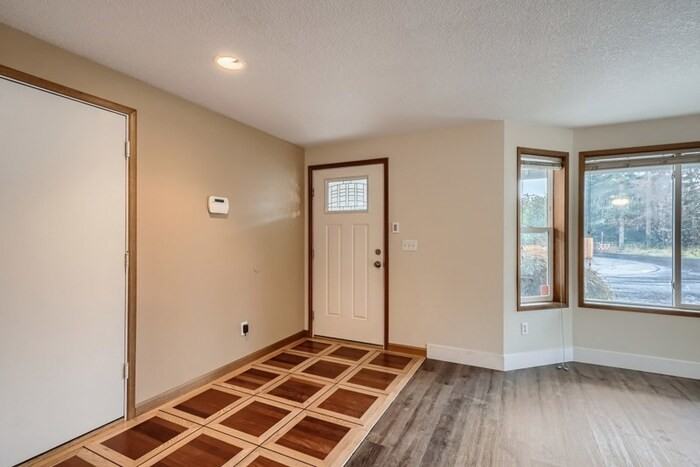 18800 Se 14th Way - Photo 2 of 14