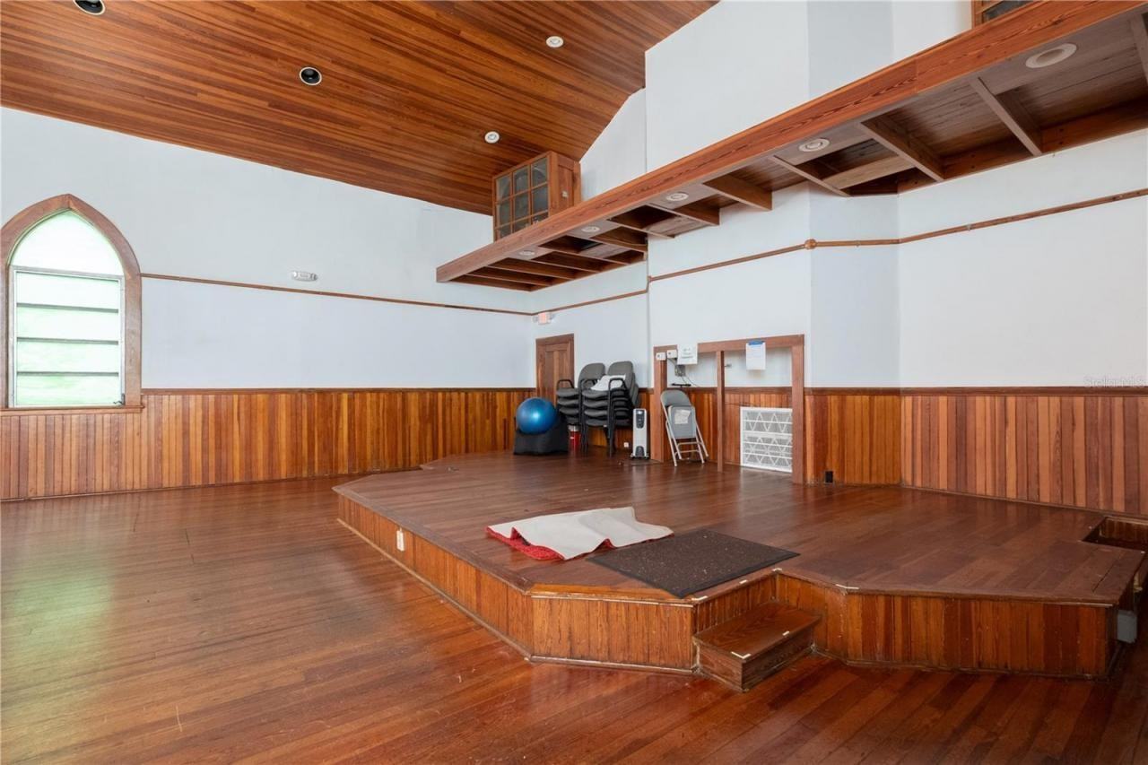 619 Ne 1st St - Photo 5 of 9