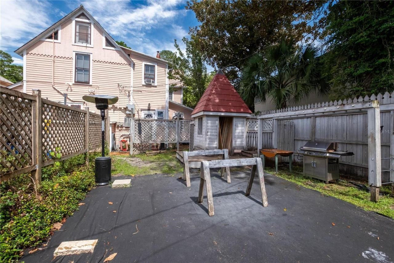 619 Ne 1st St - Photo 6 of 9