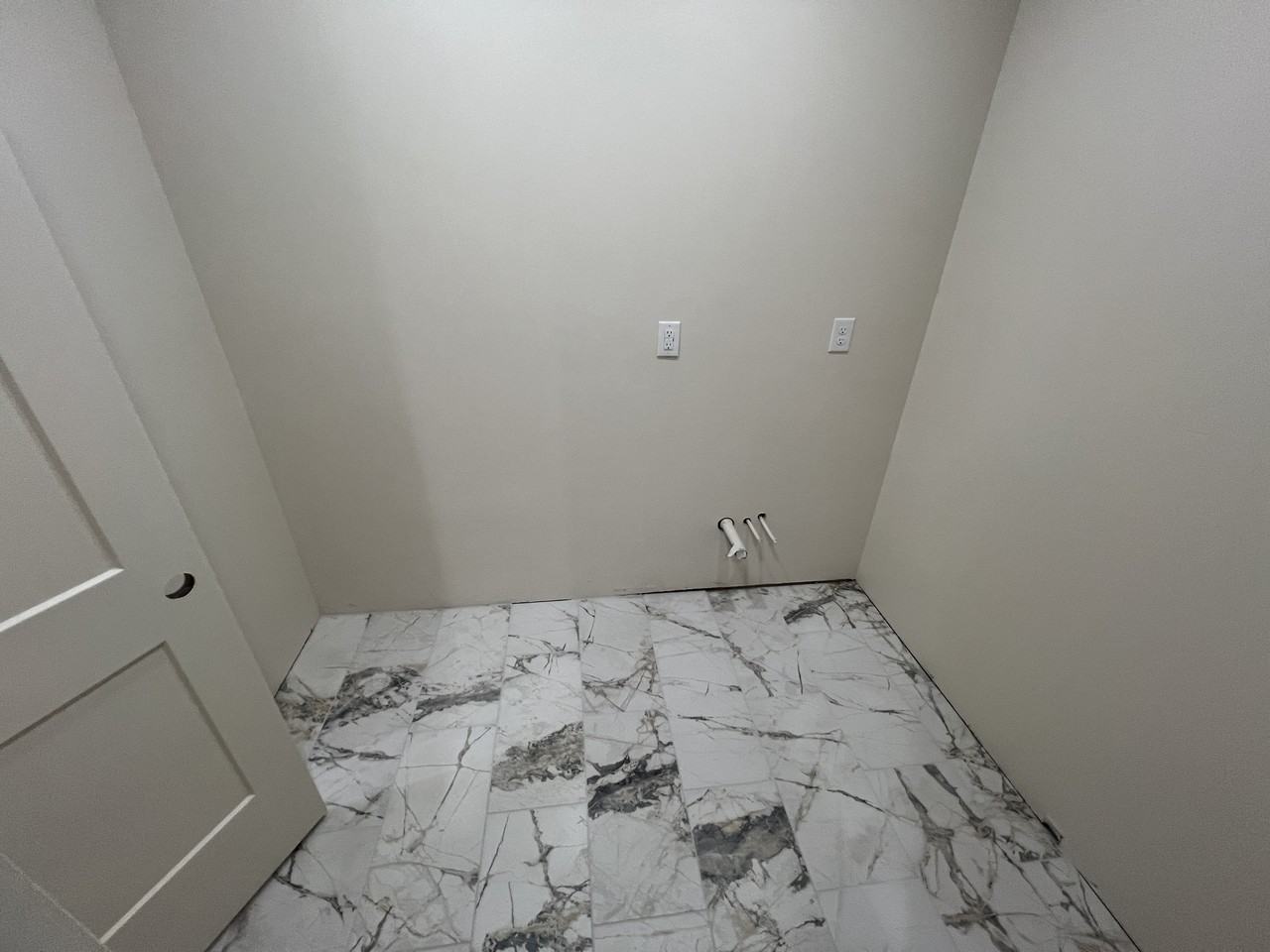 1423 N 950 E #B - Photo 2 of 6