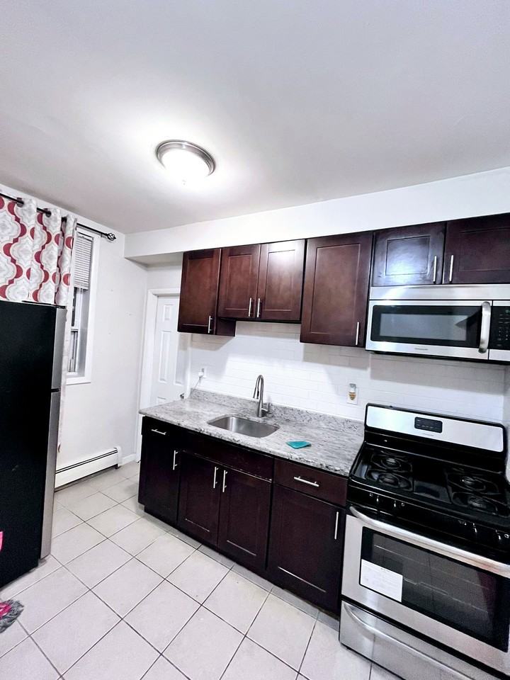 154 South St #1 - Photo 2 of 14