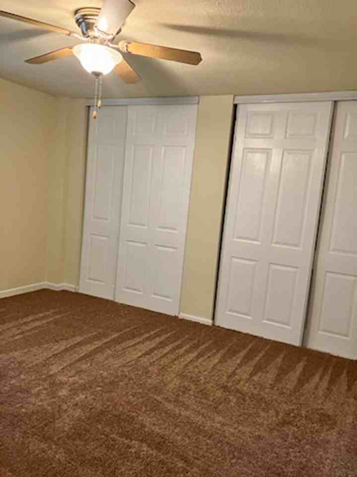 Royal Mace Apartments - Photo 5 of 22