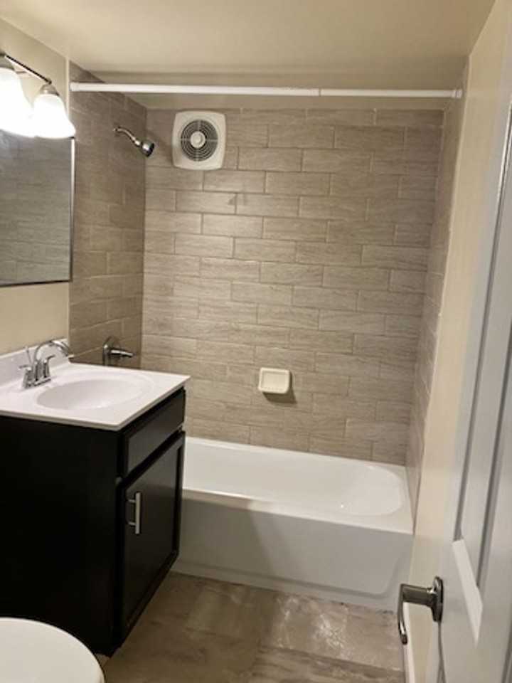 Royal Mace Apartments - Photo 7 of 22