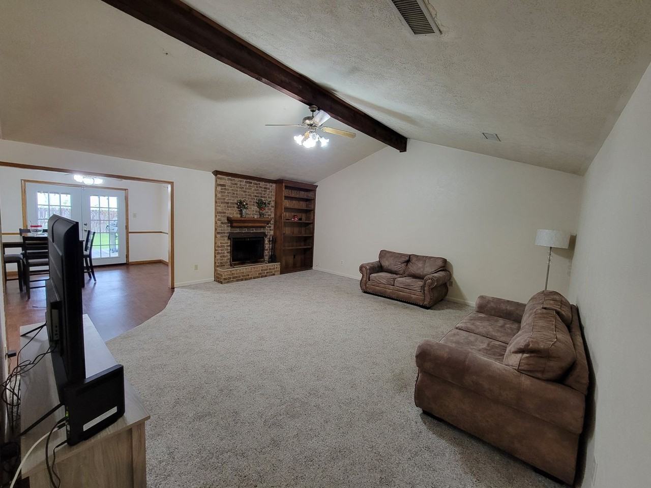 3101 Lodgepole Dr - Photo 3 of 20