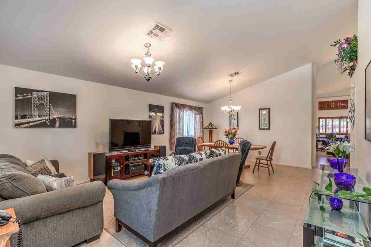 2733 Bensonhurst Ln - Photo 7 of 42