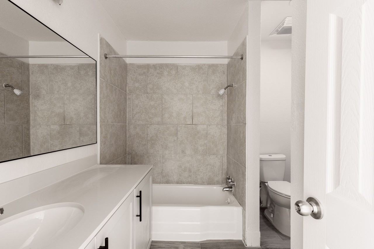 Gia at Memorial - Photo 3 of 6