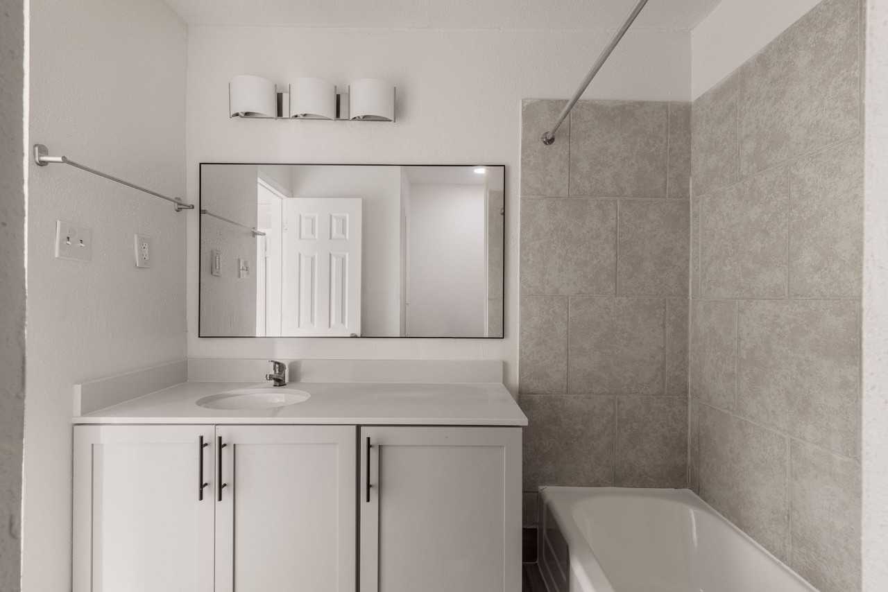 Gia at Memorial - Photo 4 of 6