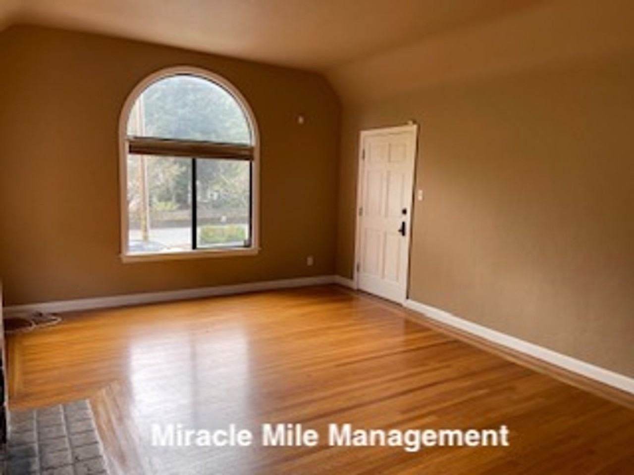 2038 4th St - Photo 3 of 19