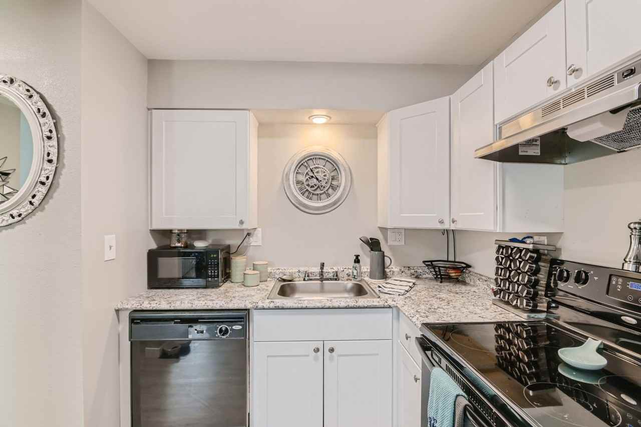 1315 12th Avenue - Photo 4 of 20