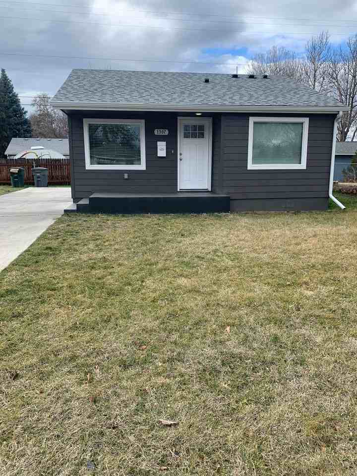1307 Winslow Ave - Photo 2 of 13