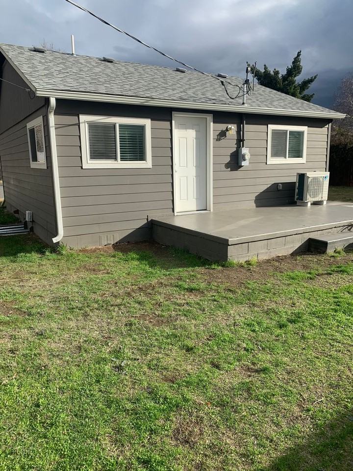 1307 Winslow Ave - Photo 3 of 13