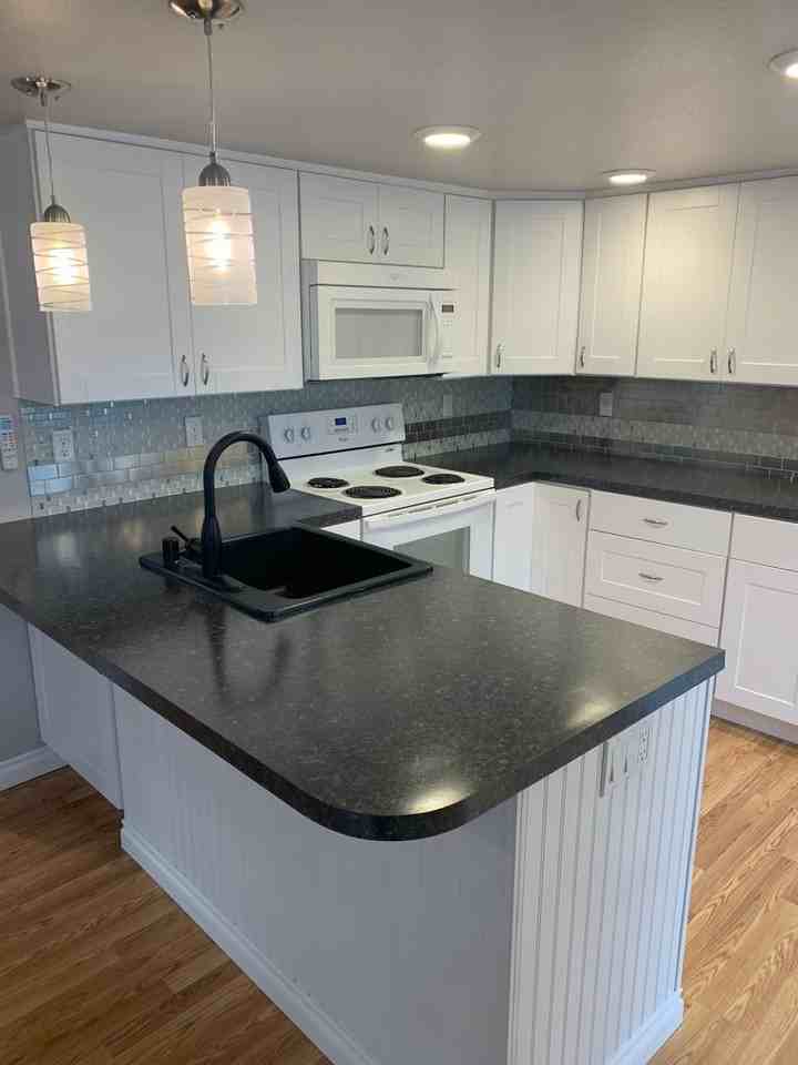 1307 Winslow Ave - Photo 4 of 13