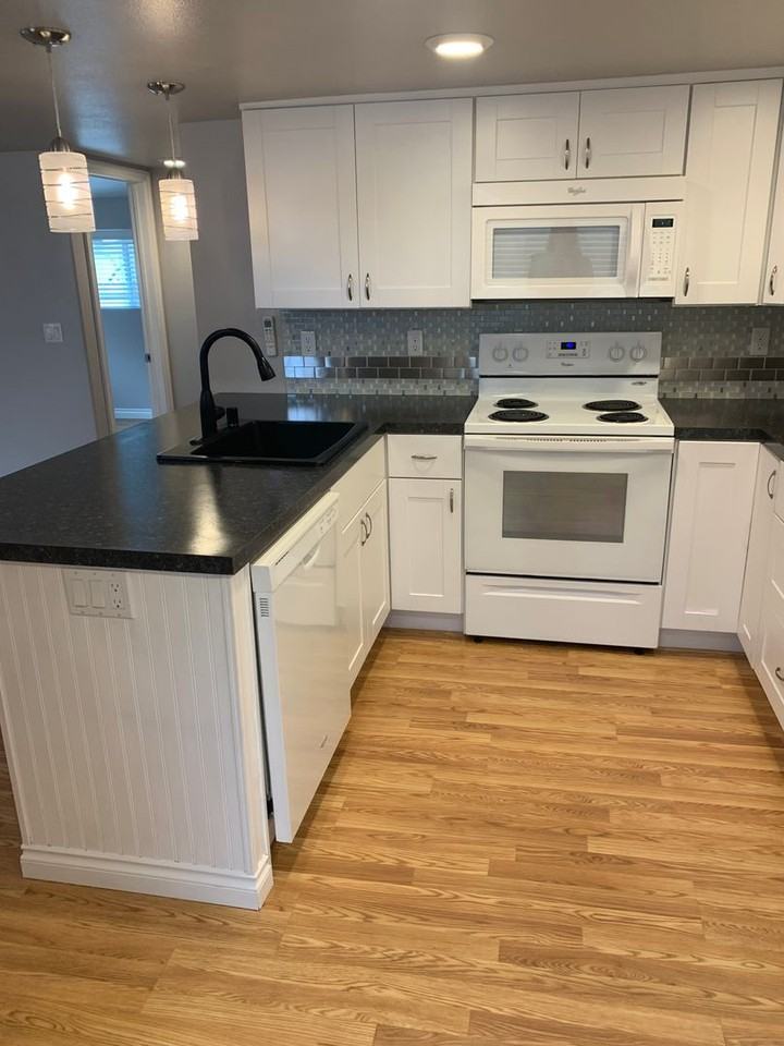 1307 Winslow Ave - Photo 6 of 13