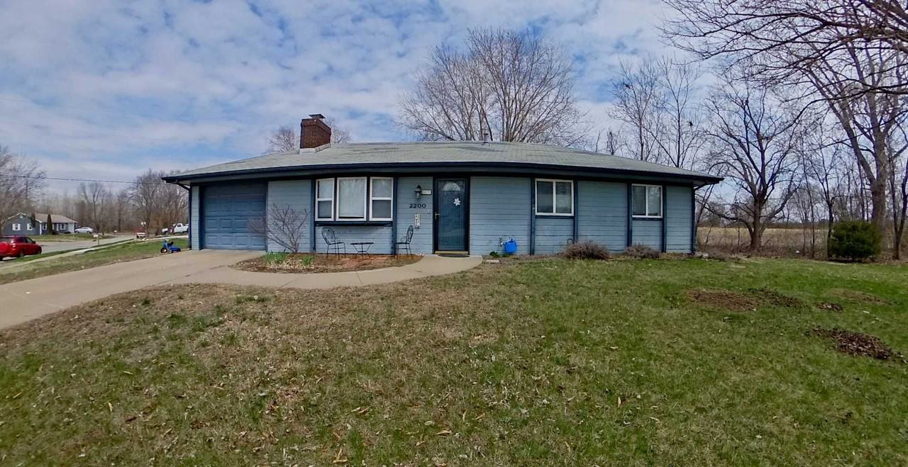 2200 Blueberry Dr - Photo 5 of 11