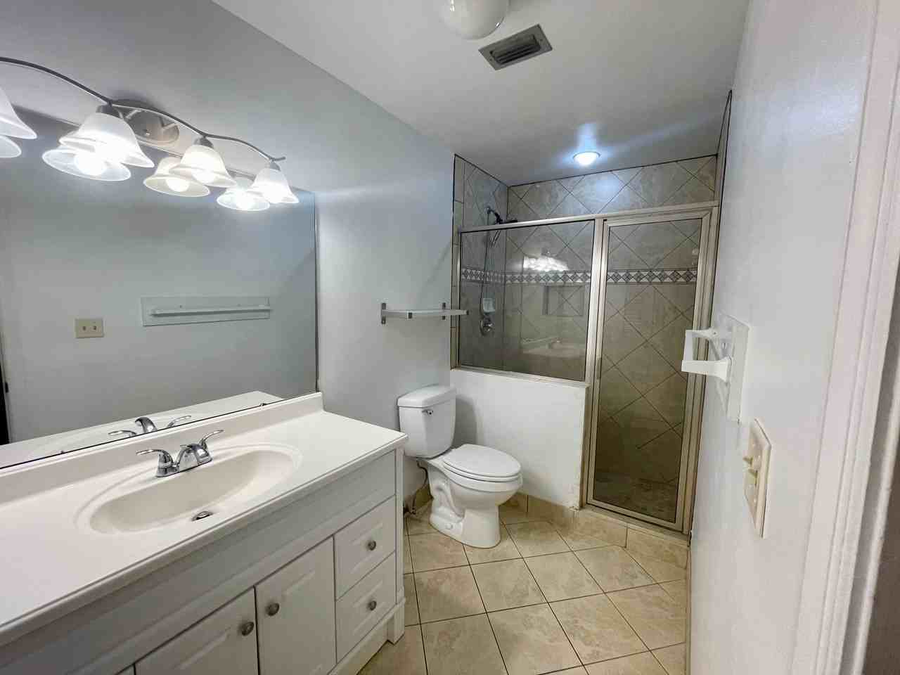 2404 W Parkland Blvd - Photo 3 of 15