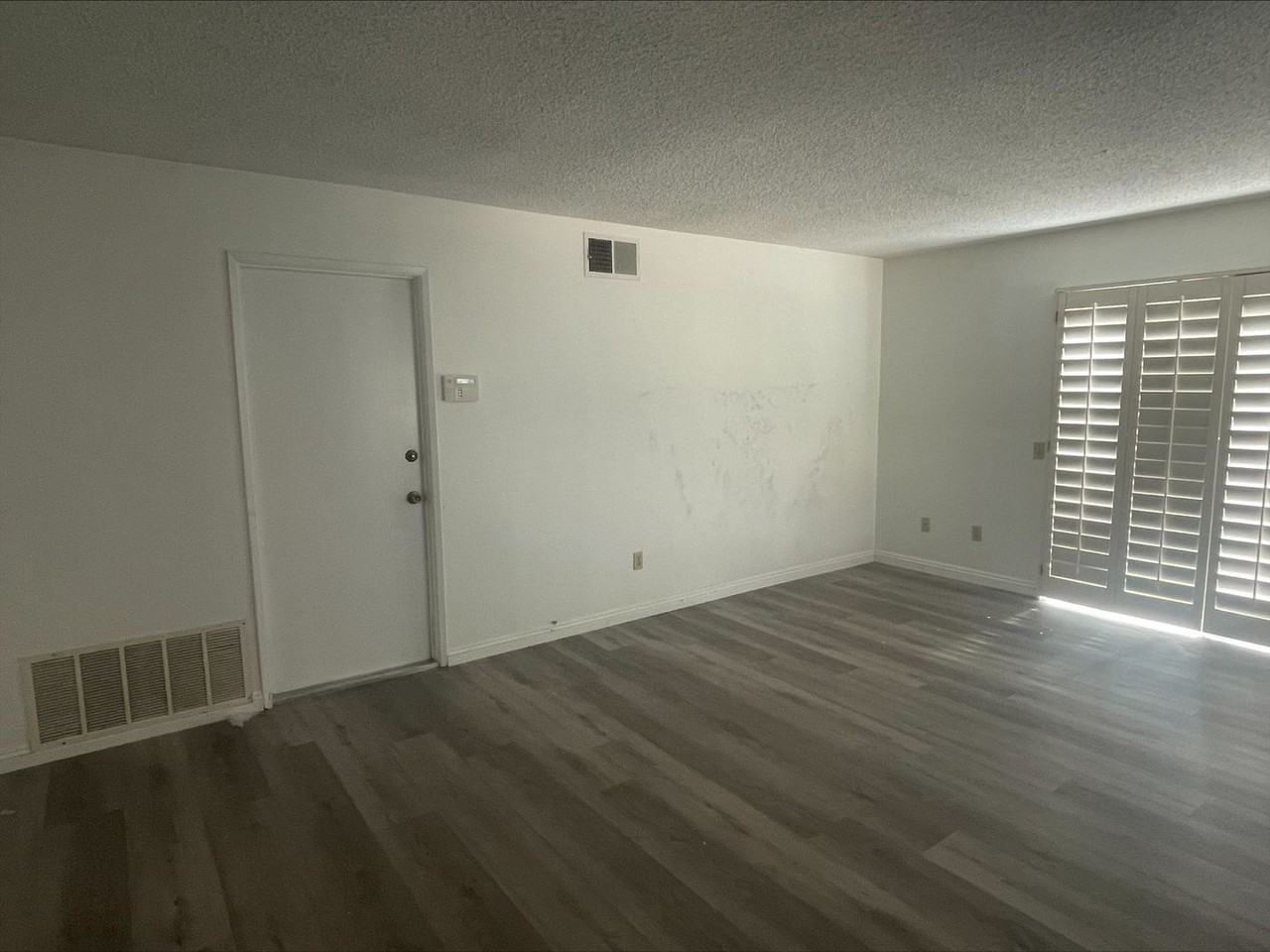 1390 Halifax Dr - Photo 6 of 10