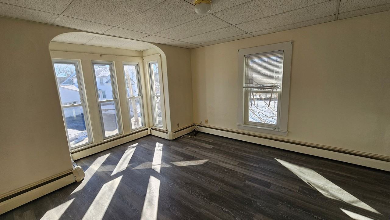 41 Grove St. Farmington, NH - Photo 2 of 6