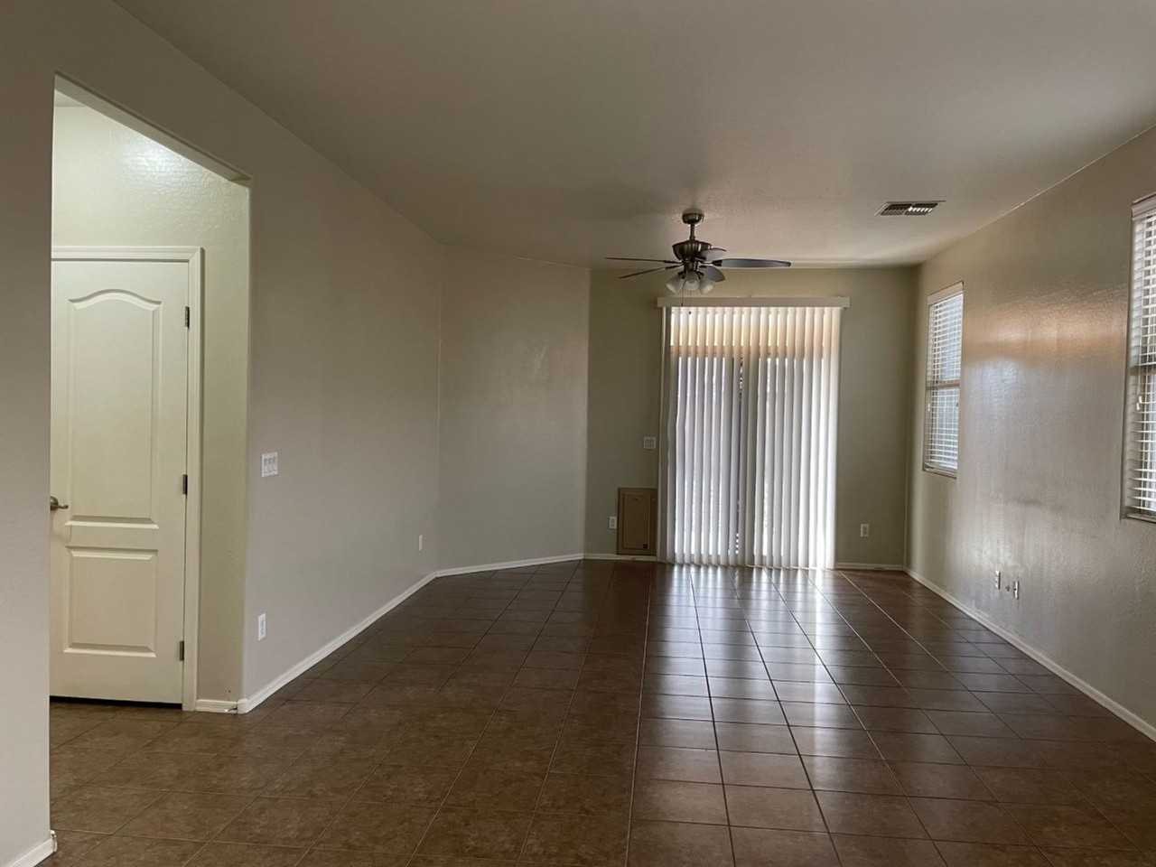 7419 W Glass Ln - Photo 4 of 30